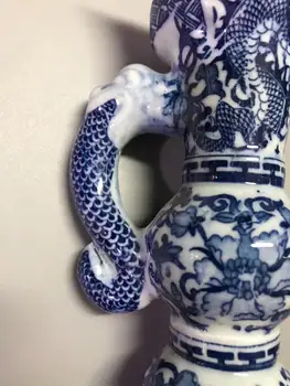 Ķīnas vecās porcelāna Dragon veidota tējkanna ar zilo un balto porcelāna